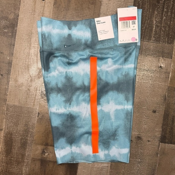 NWT Nike Mid Rise Bike Short size Large - Picture 10 of 10